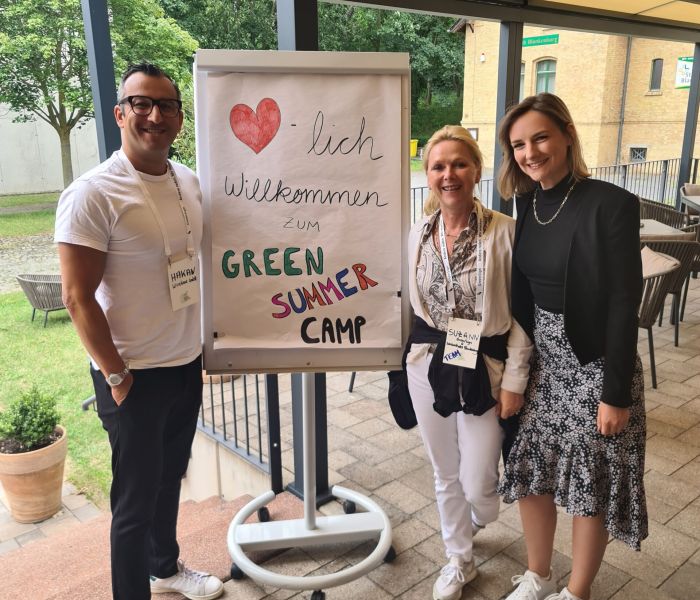 hakan ardic, suzann heinemann und darlene schwabroch auf dem green tourism camp