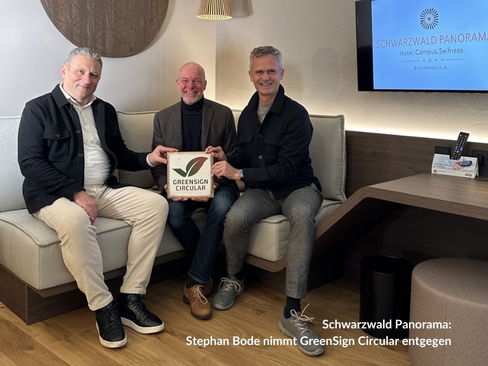Schwarzwald Panorama: Stephan Bode nimmt GreenSign Circular entgegen