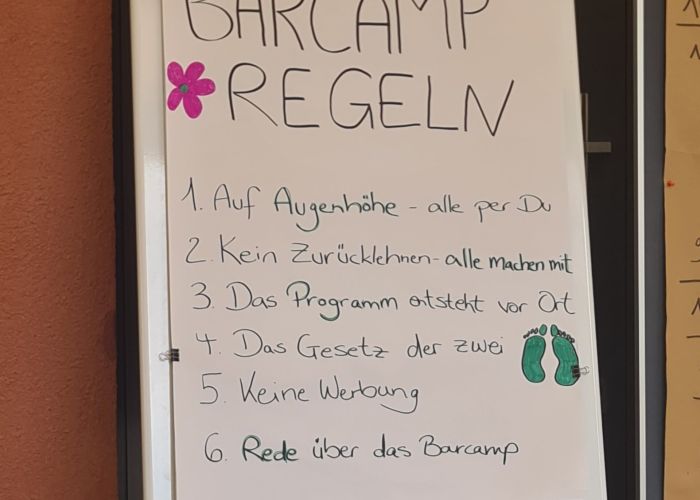 Flipchart mit Barcamp Regeln