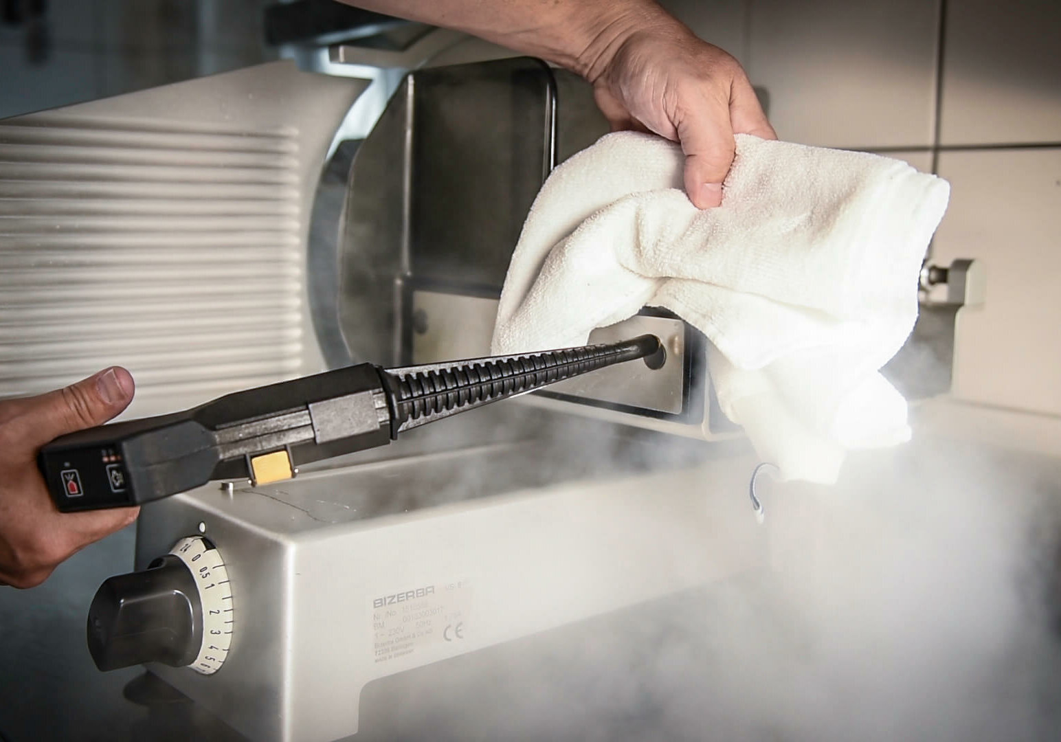 Medeco Cleantec Gerät wird gereinigt