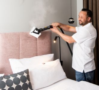 Zimmerreinigung mit Mikrodampf im Koos Hotel München