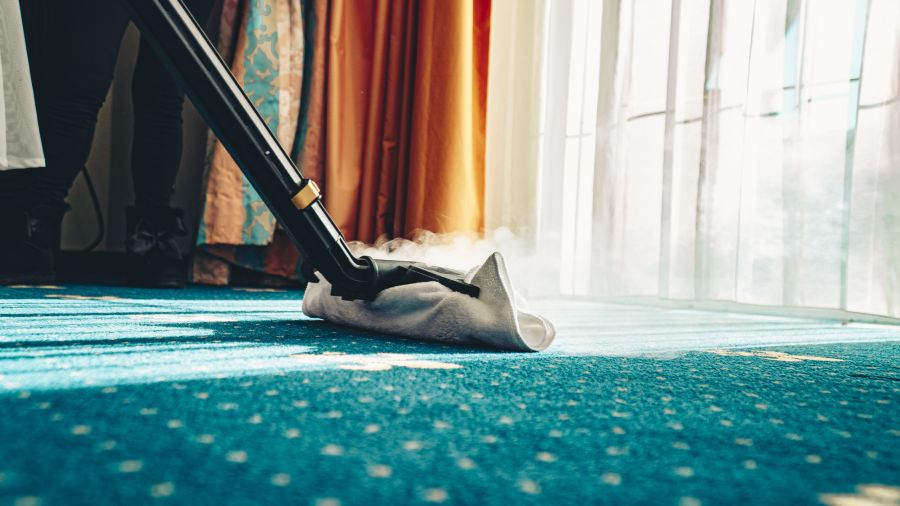 Das Gerät von Medeco Cleantec säubert den Boden