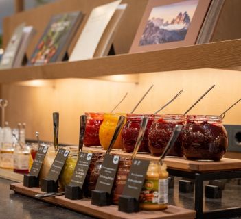 regionales Frühstück im Seeleiten Lake Spa Hotel